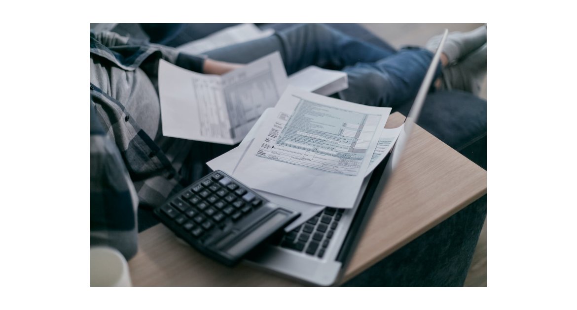 couple people woman desk